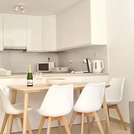 Lovely With Big Sunny Terrace Apartament *
